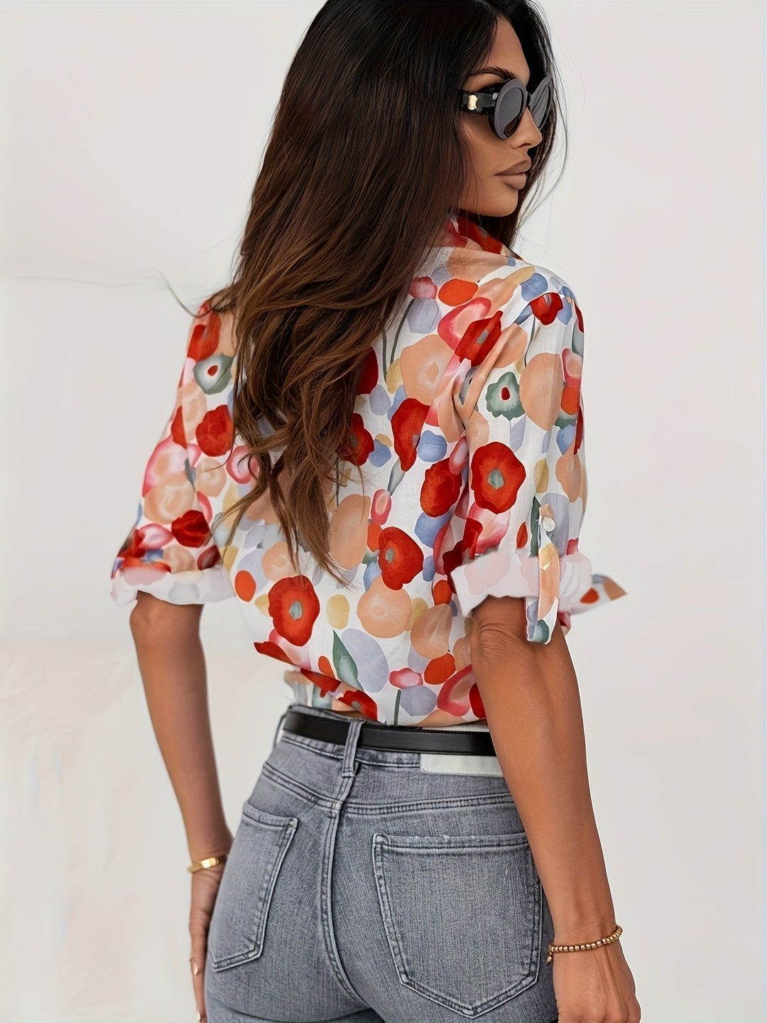 Amelia - Vintage Women's Linen Blouse with Point Collar and Button Placket