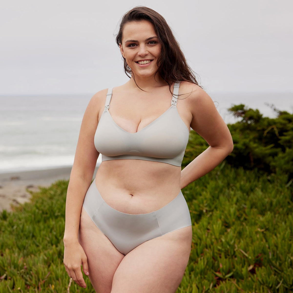 Amelia - Women's seamless breastfeeding bra for mums with drop down clips