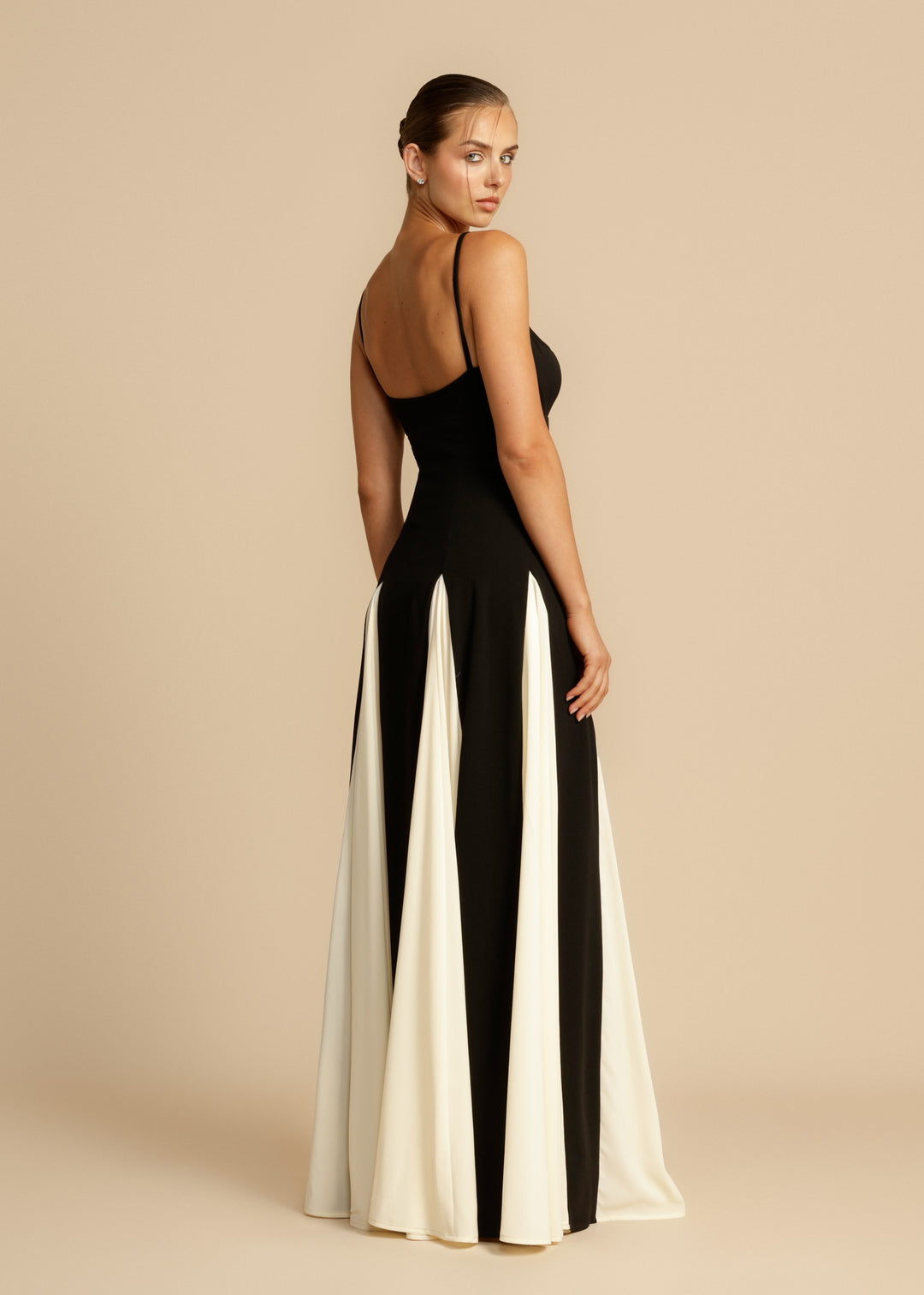 Arabella - Elegant Women's Wedding Guest Maxi Dress with Sweetheart Neck and Colour Block Skirt