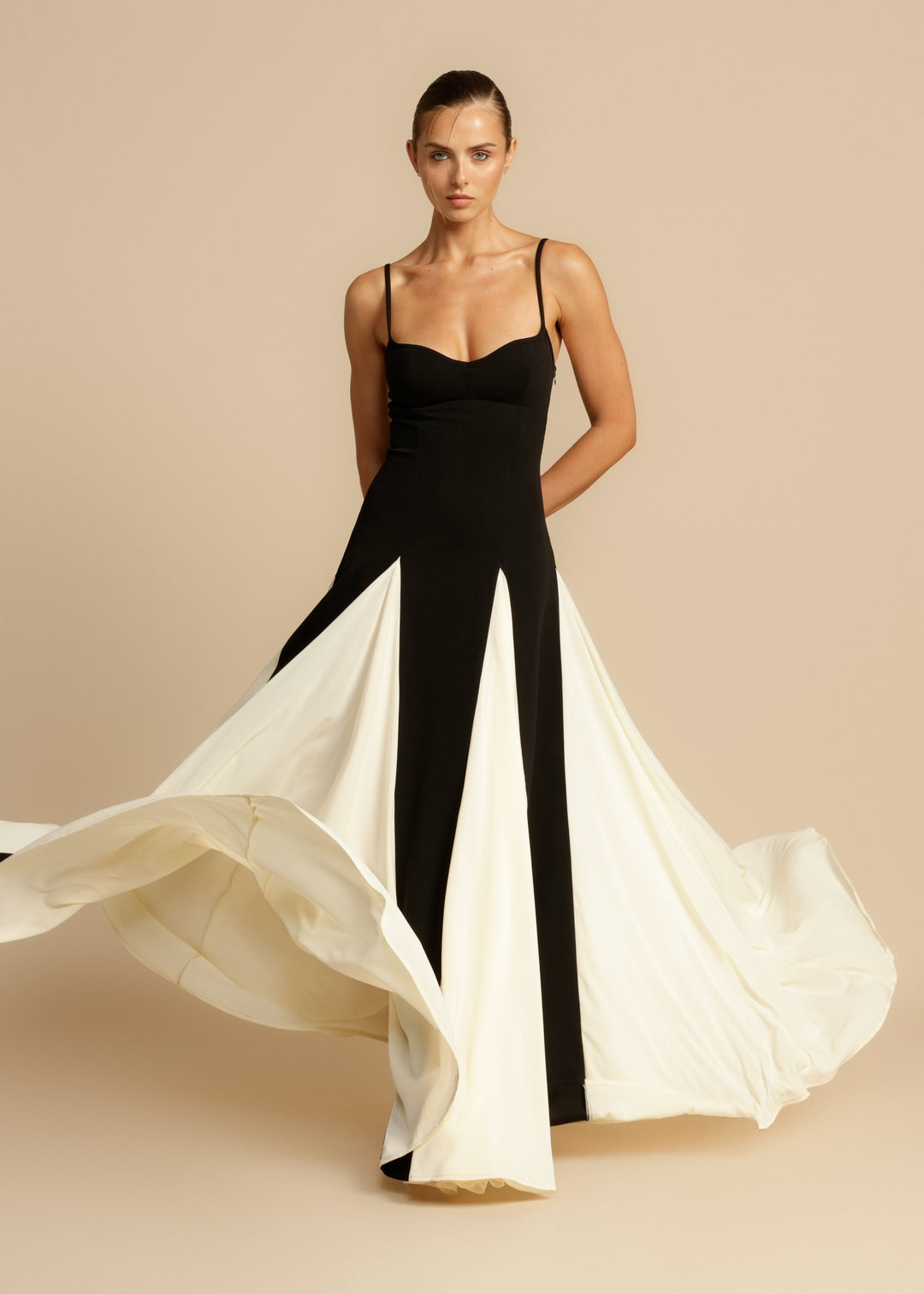 Arabella - Elegant Women's Wedding Guest Maxi Dress with Sweetheart Neck and Colour Block Skirt