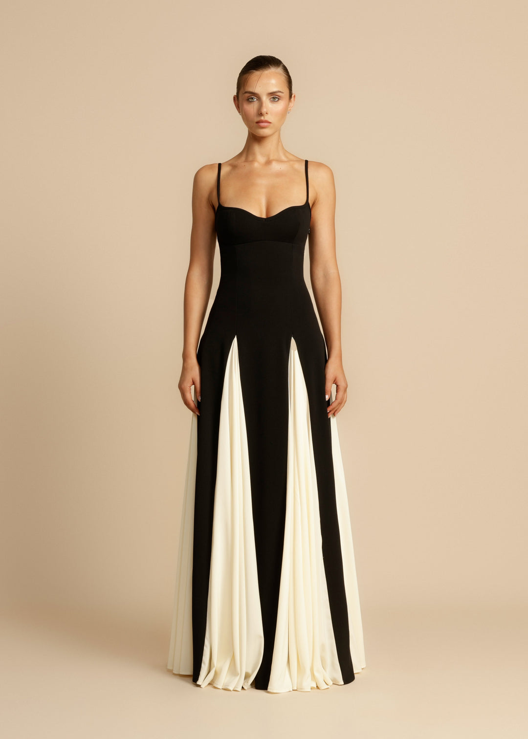 Arabella - Elegant Women's Wedding Guest Maxi Dress with Sweetheart Neck and Colour Block Skirt