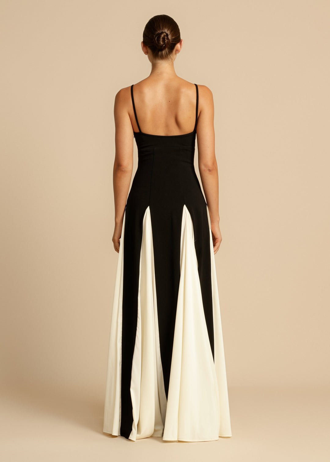 Arabella - Elegant Women's Wedding Guest Maxi Dress with Sweetheart Neck and Colour Block Skirt