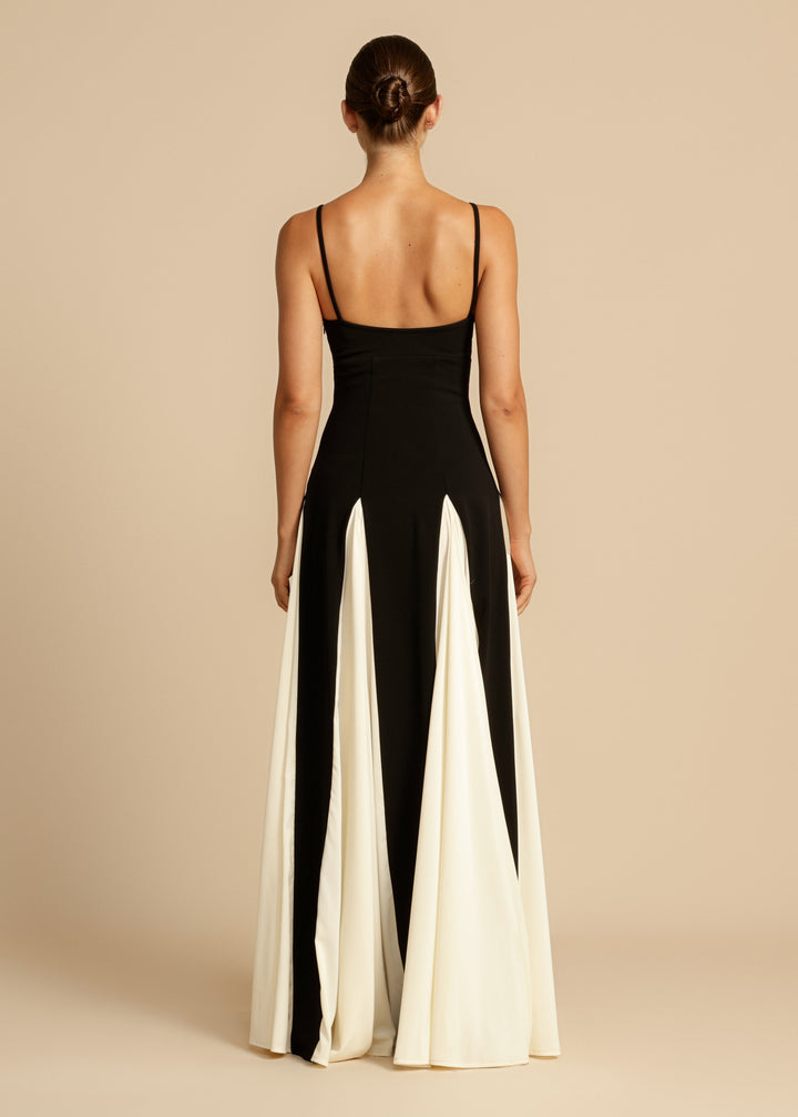 Arabella - Elegant Women's Wedding Guest Maxi Dress with Sweetheart Neck and Colour Block Skirt