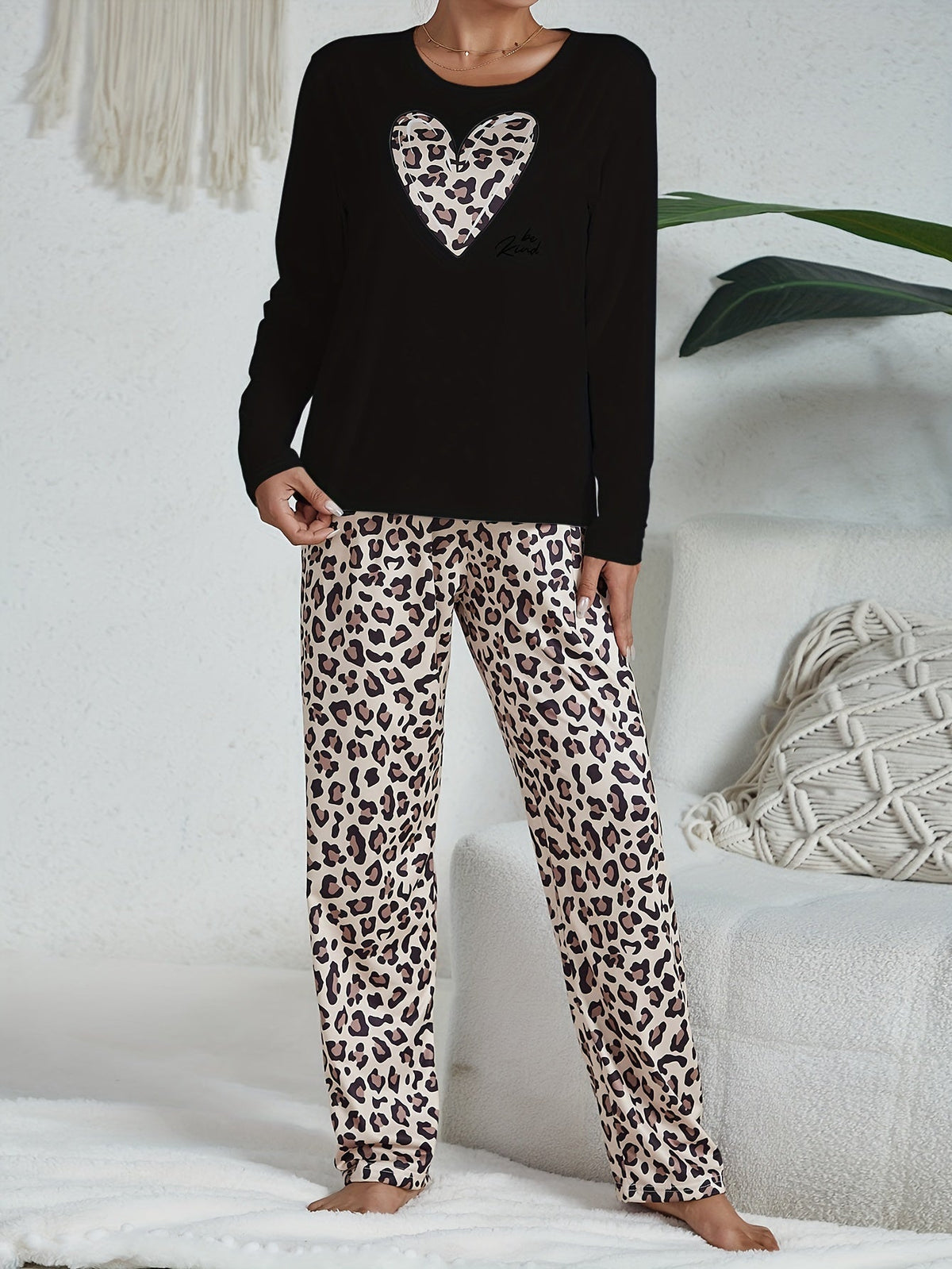 Daisy - Women's comfy printed pyjama set with long sleeve and straight leg