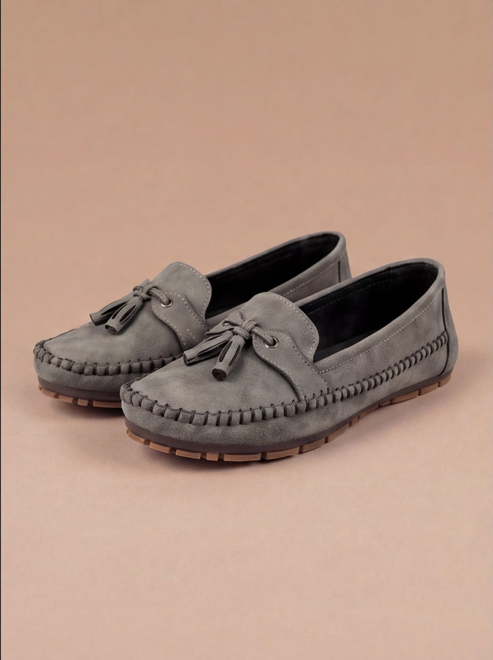 Ella - Casual Women's Comfort Loafers with Tassel Detail and Slip-On Design