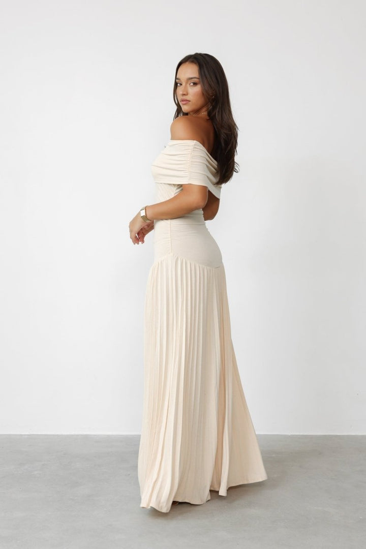 Evelyn - Elegant Women's Wedding Guest Dress with Off Shoulder Neckline and Pleated Maxi Skirt