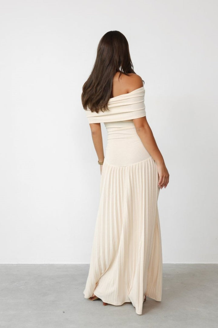Evelyn - Elegant Women's Wedding Guest Dress with Off Shoulder Neckline and Pleated Maxi Skirt