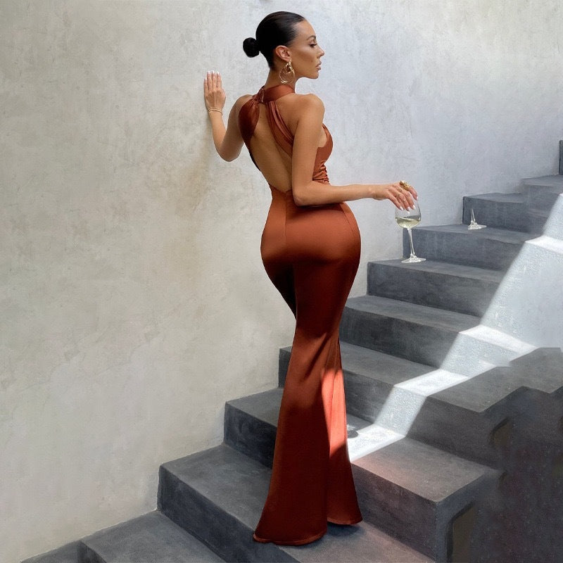 Hannah - Elegant Women's Wedding Guest Maxi Dress with Halter Neck and Mermaid Hem