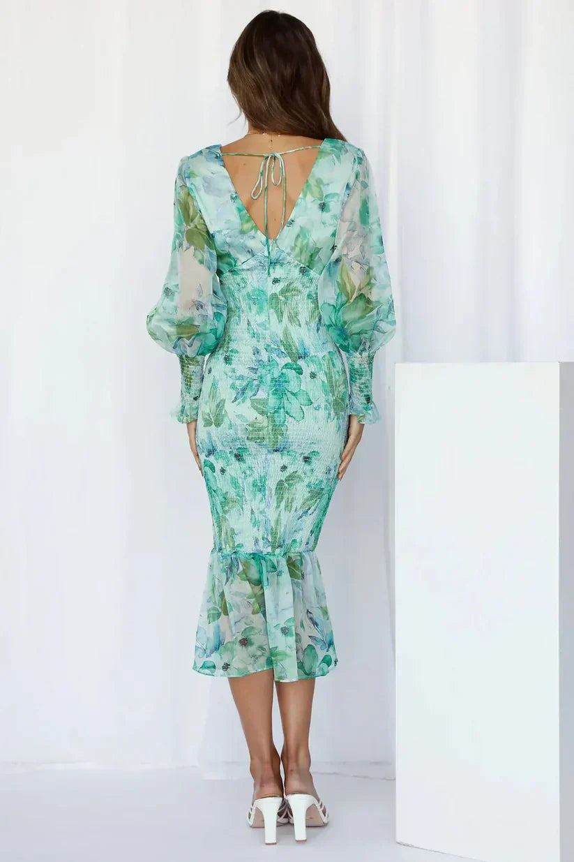 Isla - Elegant Women's Wedding Guest Dress with V Neck and Floral Print