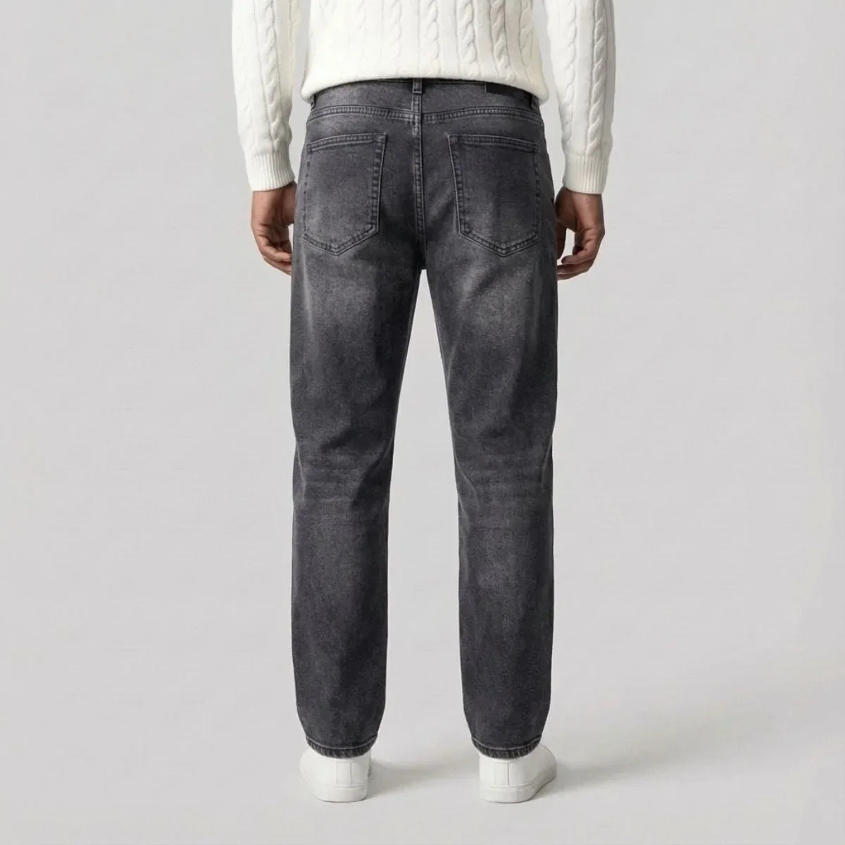 Oliver - Men's relaxed straight leg jeans with mid rise and zip fly