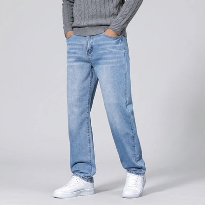 Oliver - Men's relaxed straight leg jeans with mid rise and zip fly