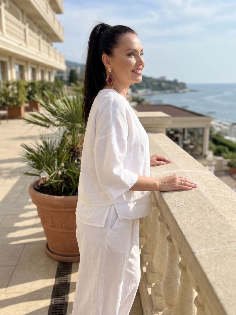 Phoebe - Smart Women's Linen Co-ord Set with V-Neck and Pleated Wide Leg Trousers