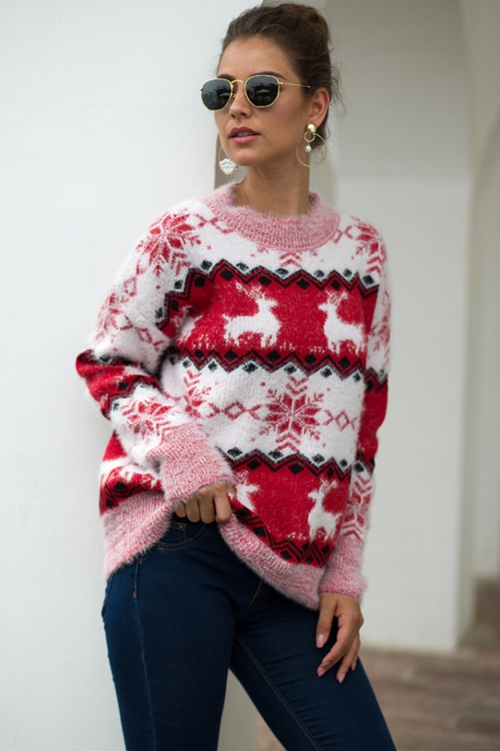 Sophie - Women's striped Christmas jumper with snowflake and reindeer pattern