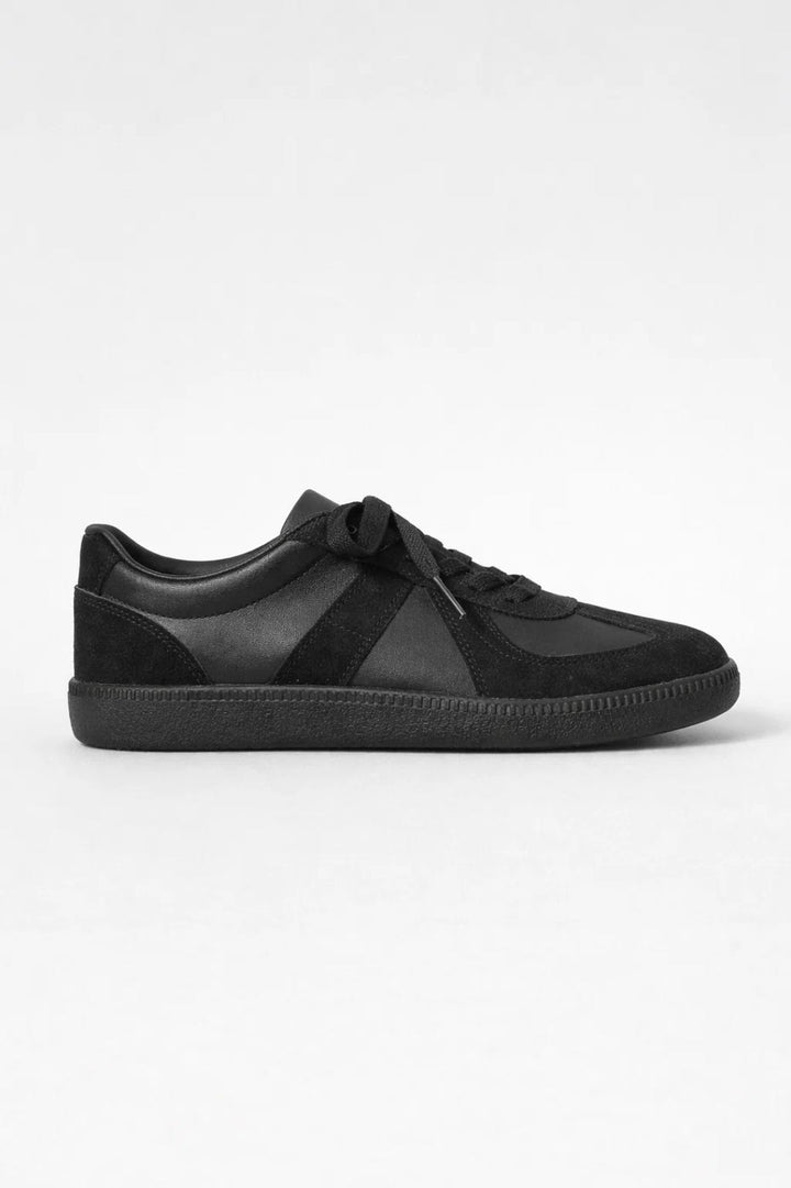Trainers Women - Retro Lace Up Gum Sole | Casual