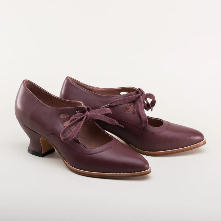 Women's Heels - Lace-Up Kitten Heel Cut-Out Detail Pointed Toe | Elegant